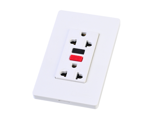 3 Gang Plate with Duplex Universal Outlet with Ground GCFI Outlet